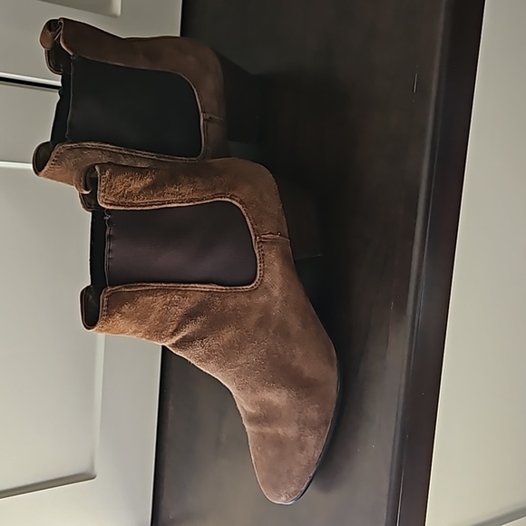 Sam Edelman suede booties, with 2 inch heels, Size 6 - Picture 2 of 7